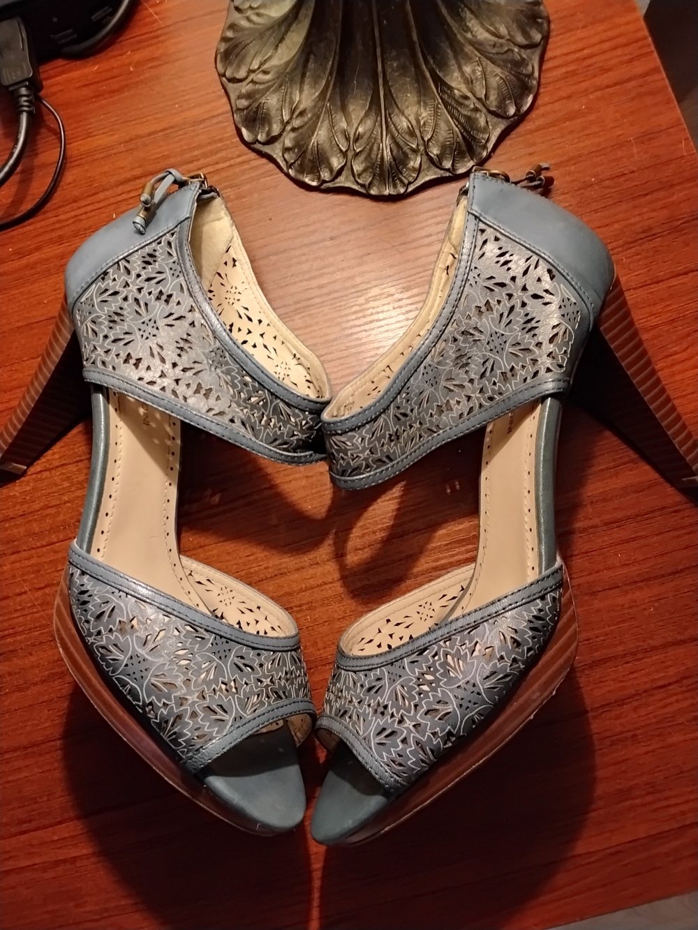 Adrienne Vittadini Gorgeous Women’s Size 11 Blue Laser-Cut Peep-Toe Heels Shoes